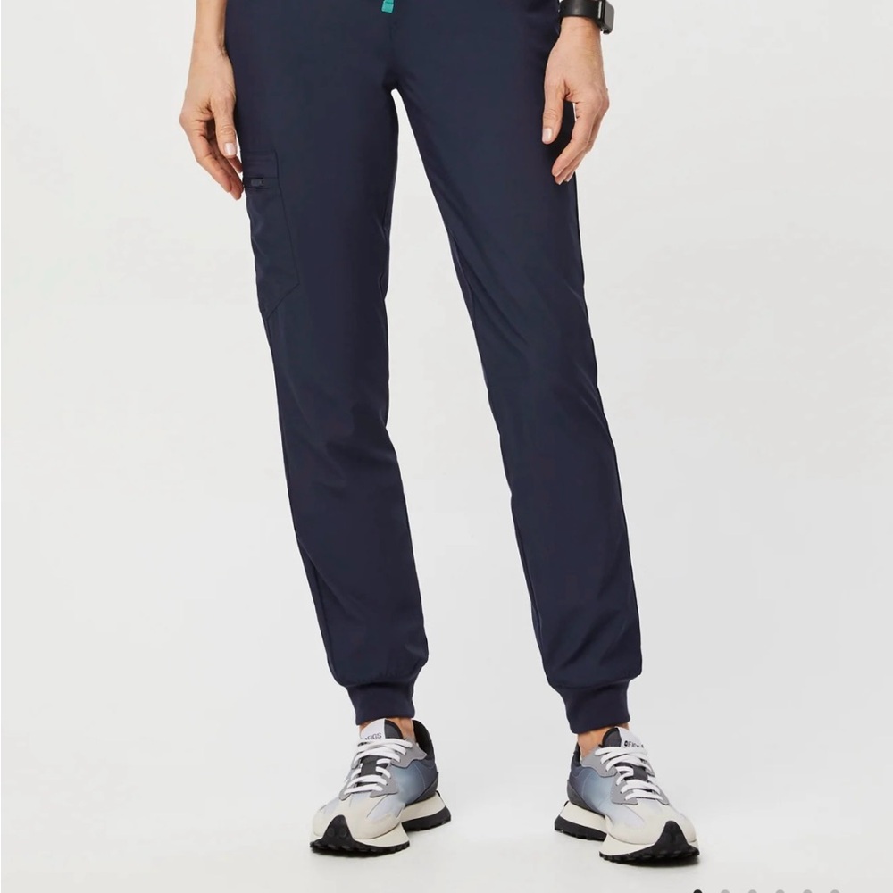 Figs — Women’s Navy Jogger Scrub Pants